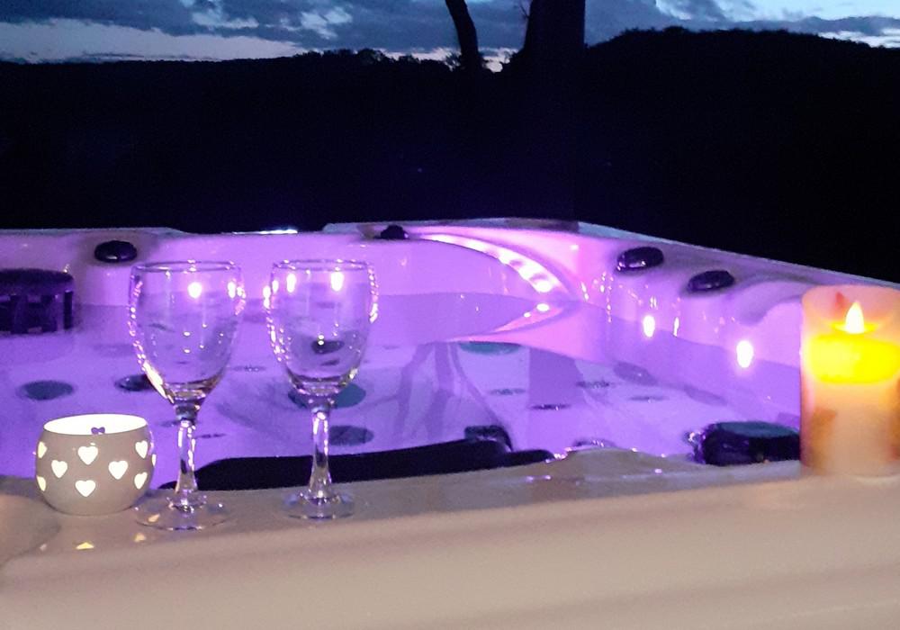 chalet cedre un moment de detente dans le spa jacuzzi privatif